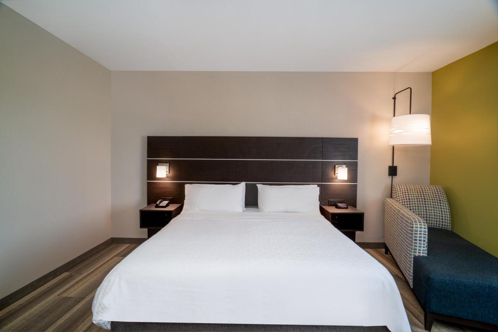 Holiday Inn Express Hotel Winona North