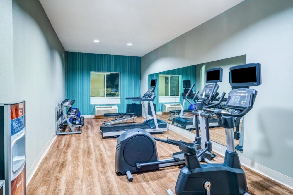 Holiday Inn Express Hotel Winona North Image 16